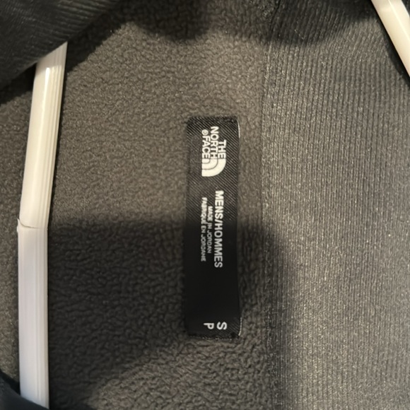 Grey men’s North face jacket. - Picture 4 of 4